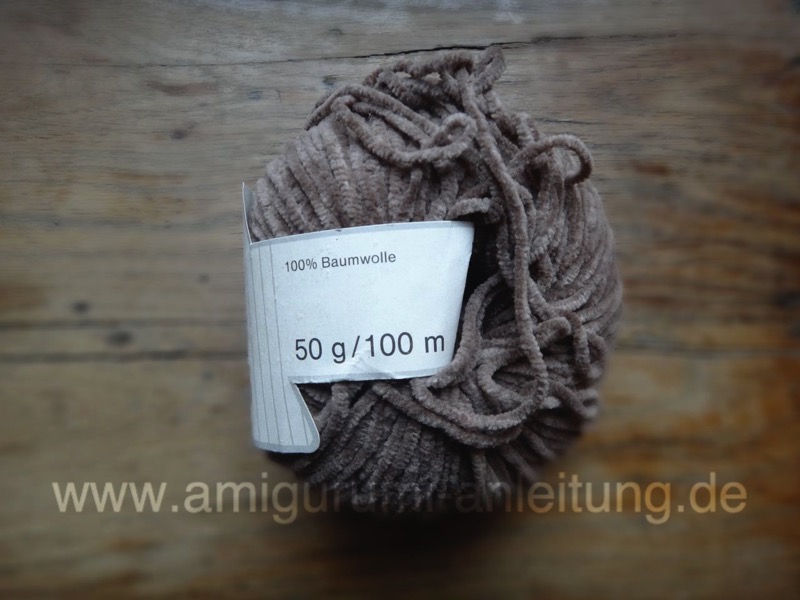 Die Amigurumi-Eule besteht aus Chenille 100% Baumwolle
